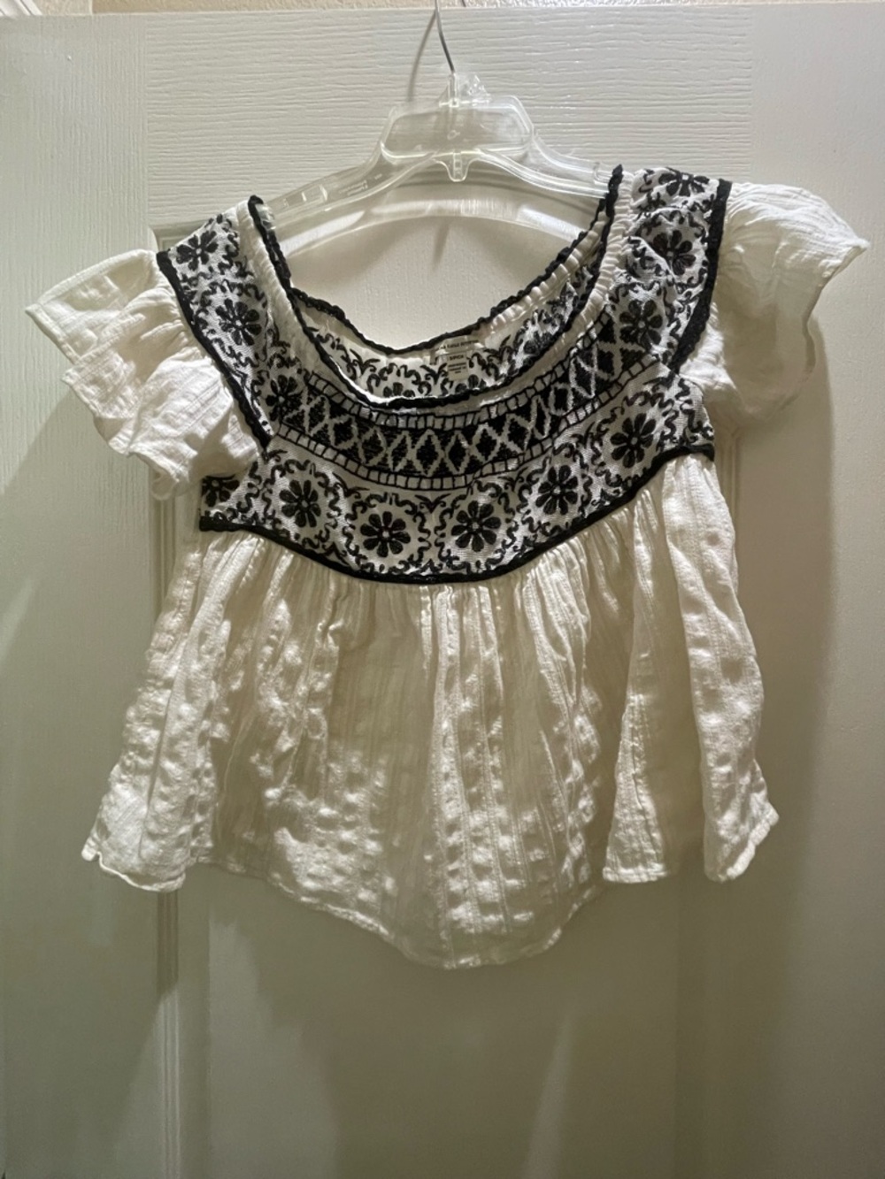 American Eagle Boho Peasant Festival Top Short Sleeve Size Small Black Cream